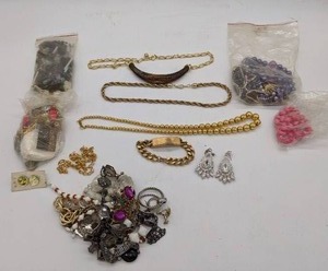 lot 387 image: Costume Jewelry Variety Pack