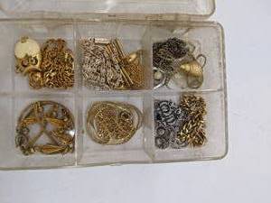 lot 394 image: Vintage Necklace Lot