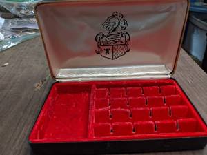 lot 409 image: Vintage Cufflinks Case with Lined Interior