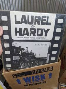 lot 16 image: Lot of Assorted Vinyl Records
