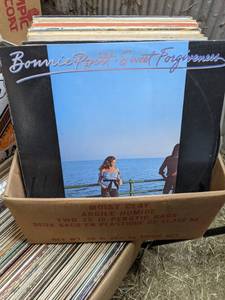 lot 30 image: Lot of Assorted Vinyl Records