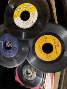 lot 210 image: Lot of Assorted Vinyl Records - Mostly 45s