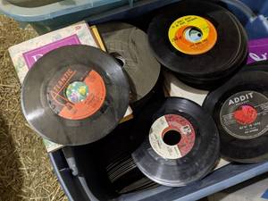 lot 205 image: Lot of Assorted Vinyl Records - Mostly 45s