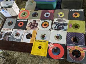 lot 4 image: Treasure Trove of Rock n Roll 45s