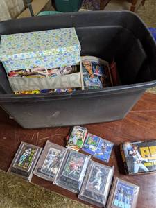 lot 321 image: Lot of Assorted Vintage Sports Trading Cards, Various Sports & Years (Trading cards only)