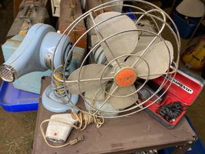 lot 105 image: Vintage Fan, Razor and Hairdryer