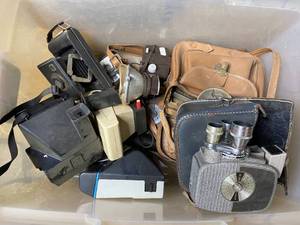 lot 111 image: Lot of Vintage Cameras