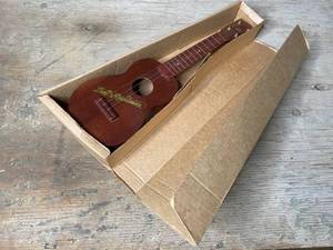 lot 142 image: Vintage Duke Kahanamoku Ukulele