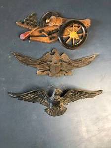 lot 271 image: Vintage Assorted Brooch Lot- 2 Eagles with Antiqued Gold Tone, 1 Cannon
