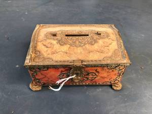 lot 288 image: Vintage Blue Bird Confectionary Tin