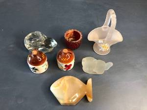 lot 292 image: Assortment of Vintage Trinkets- Mini Ceramic Jugs, Stone Fish Etc...