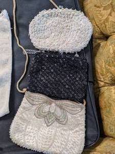lot 152 image: Vintage Beaded Sequin Hand Bags  Evening Bags with Coin Purse
