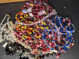 lot 155 image: Assortment of Vintage Costume Jewelry