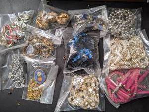 lot 160 image: Vintage Costume Jewelry