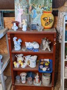 lot 172 image: Assortment of Vintage Items