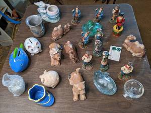 lot 180 image: Assortment of Vintage Figurines