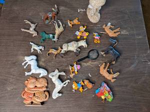 lot 188 image: Vintage Cartoon Figurines