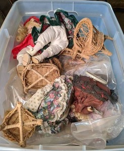 lot 200 image: Vintage Assortment of Porcelain and Plastic Dolls