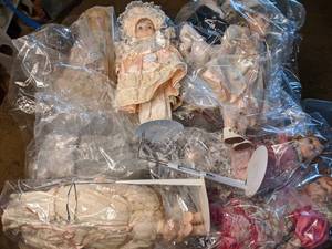 lot 203 image: Assortment of Vintage Porcelain Dolls