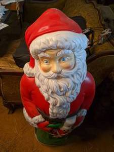 lot 204 image: Vintage Light Up Santa Claus Plastic Figure 1950s 1960s