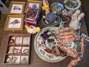 lot 206 image: Assortment of Vintage Childrens Toys and Games
