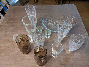 lot 207 image: Assortment of Vintage Glassware