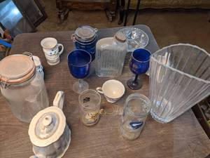 lot 208 image: Assortment of Vintage Glassware and Ceramic Items
