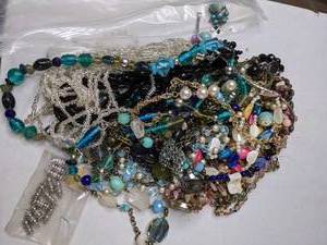 lot 216 image: Assorted Beaded Jewelry