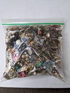 lot 218 image: Jewelry Grab Bag