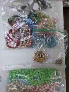 lot 223 image: Lot of Vintage Beaded Jewelry