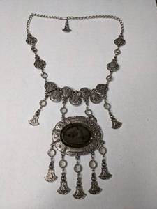 lot 228 image: Vintage Silver Tone Statement Necklace