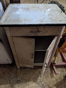 lot 234 image: Vintage Metal Cabinet