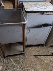 lot 239 image: Vintage Metal Wash Basin and Cabinet