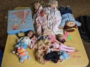 lot 257 image: Vintage Barbie Dolls and Plastic Baby Dolls