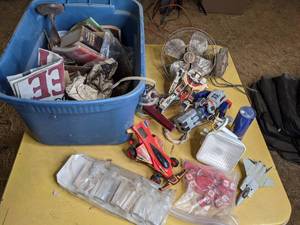 lot 258 image: Assortment of Vintage Items