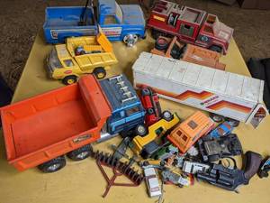 lot 263 image: Assortment of Vintage Tonka Trucks