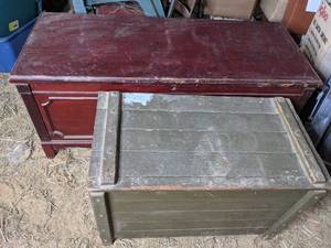 lot 267 image: Vintage Wooden Jewelry Box with Eagle Design