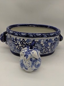 lot 51 image: Pair of Blue and White Glazed Ceramic Pottery Pieces