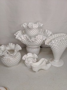 lot 44 image: Vintage Hobnail Milk Glass Pieces with Ribbon Edges