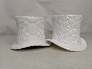 lot 45 image: Pair of Vintage Milk Glass Top Hat Candy Dishes