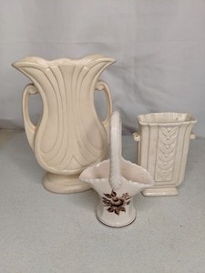 lot 46 image: Hull Vase with Handles plus Two Small Vases