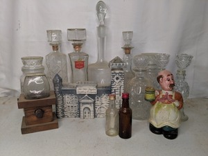 lot 54 image: Assorted Vintage Glass Decanters