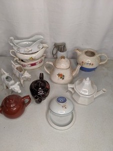 lot 56 image: Assorted Vintage Pitchers, Kettles and Gravy Boats
