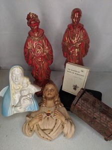 lot 60 image: Assorted Religious Keepsakes