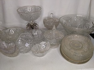 lot 66 image: Lot of Assorted Crystal Items