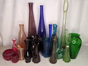 lot 77 image: Eighten Piece Vintage Vase Assortment
