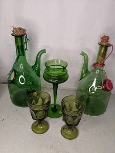 lot 79 image: Assorted Green Glassware