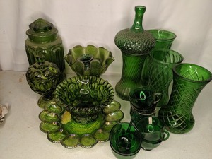 lot 87 image: Assorted Green Glassware