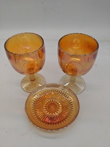 lot 91 image: 40 Pieces of Carnival Glassware
