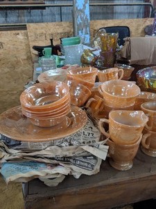 lot 98 image: Lot of Vintage Carnival Glass Servingware